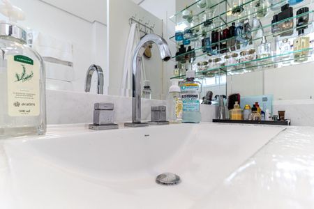 Apartamento à venda com 220m², 3 quartos e 2 vagasBanheiro da Suíte 1