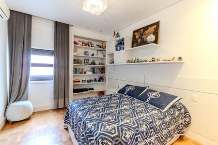 Apartamento à venda com 220m², 3 quartos e 2 vagasSuíte 2