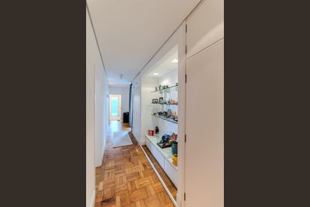Apartamento à venda com 220m², 3 quartos e 2 vagasCorredor