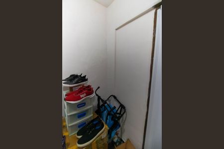 Casa de condomínio à venda com 310m², 4 quartos e 3 vagas Casa de condomínio à venda com 310m², 4 quartos e 3 vagasQuarto de Serviço