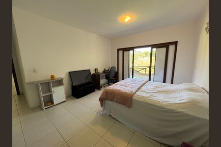 Casa de condomínio à venda com 460m², 4 quartos e 4 vagas Casa de condomínio à venda com 460m², 4 quartos e 4 vagasSuíte Master