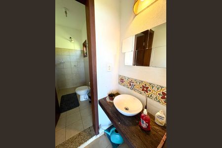 Casa de condomínio à venda com 460m², 4 quartos e 4 vagas Casa de condomínio à venda com 460m², 4 quartos e 4 vagasBanheiro Externo