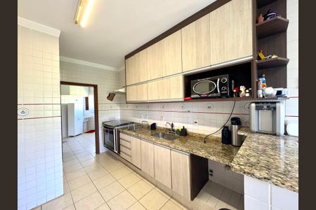 Casa de condomínio à venda com 460m², 4 quartos e 4 vagas Casa de condomínio à venda com 460m², 4 quartos e 4 vagasCozinha