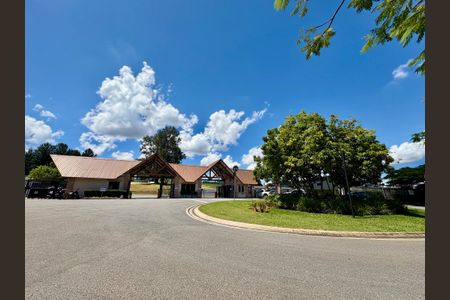 Casa de condomínio à venda com 460m², 4 quartos e 4 vagas Casa de condomínio à venda com 460m², 4 quartos e 4 vagasFachada do Condomínio