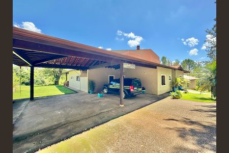 Casa de condomínio à venda com 460m², 4 quartos e 4 vagas Casa de condomínio à venda com 460m², 4 quartos e 4 vagasQuintal-Garagem