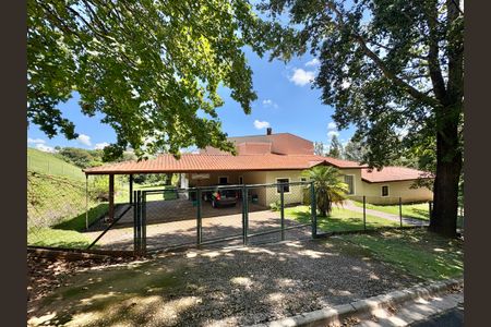 Casa de condomínio à venda com 460m², 4 quartos e 4 vagas Casa de condomínio à venda com 460m², 4 quartos e 4 vagasFachada da Casa