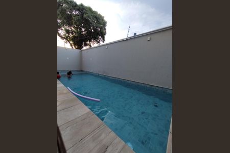 Apartamento à venda com 32m², 2 quartos e sem vagaÁrea comum - Piscina