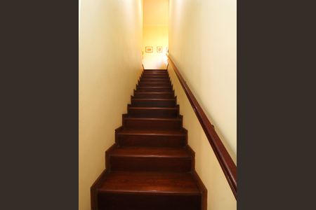 Casa à venda com 262m², 3 quartos e 2 vagasSala - Escada