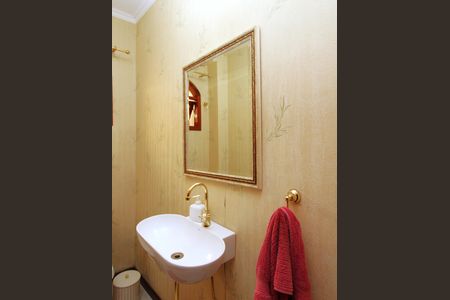 Casa à venda com 262m², 3 quartos e 2 vagasLavabo