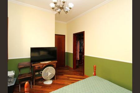 Casa à venda com 262m², 3 quartos e 2 vagasSuíte