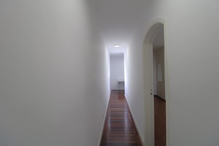 Casa à venda com 480m², 3 quartos e 2 vagasCorredor