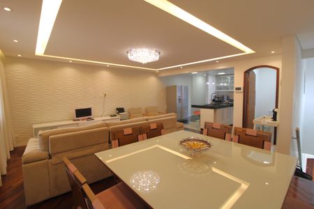 Casa à venda com 480m², 3 quartos e 2 vagasSala