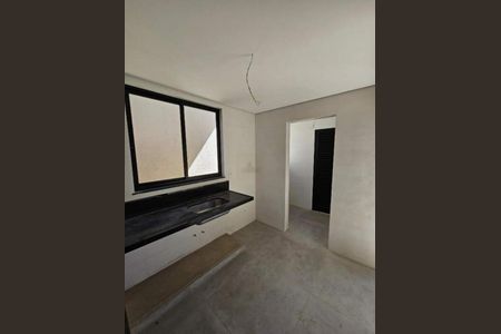 Casa de condomínio à venda com 123m², 4 quartos e 2 vagas Casa de condomínio à venda com 123m², 4 quartos e 2 vagasCozinha no terreo