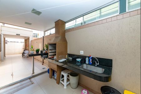 Apartamento à venda com 189m², 4 quartos e 2 vagas Apartamento à venda com 189m², 4 quartos e 2 vagasVaranda - Área externa