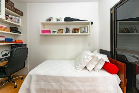 Apartamento à venda com 189m², 4 quartos e 2 vagas Apartamento à venda com 189m², 4 quartos e 2 vagasQuarto 2