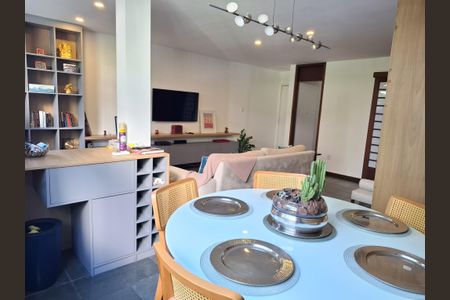 Apartamento à venda com 92m², 2 quartos e 1 vaga Apartamento à venda com 92m², 2 quartos e 1 vagaSala de Jantar