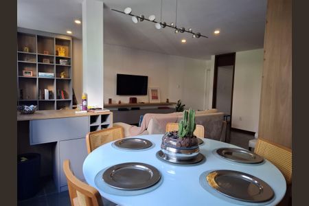 Apartamento à venda com 92m², 2 quartos e 1 vaga Apartamento à venda com 92m², 2 quartos e 1 vagaSala de Jantar