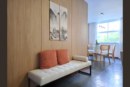 Apartamento à venda com 92m², 2 quartos e 1 vaga Apartamento à venda com 92m², 2 quartos e 1 vagaHall