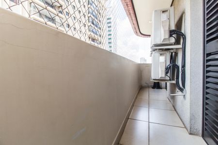 Apartamento à venda com 220m², 3 quartos e 3 vagasVaranda Suíte 2