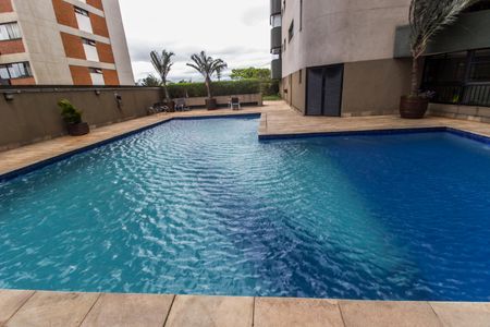 Apartamento à venda com 220m², 3 quartos e 3 vagasÁrea comum - Piscina