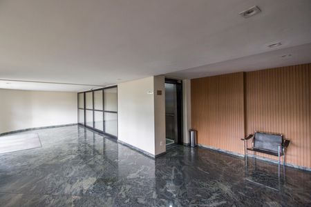 Apartamento à venda com 220m², 3 quartos e 3 vagasÁrea comum - Hall social