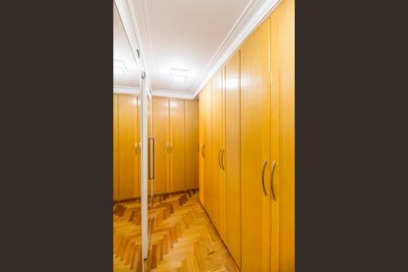 Apartamento à venda com 220m², 3 quartos e 3 vagasCloset da suíte 1