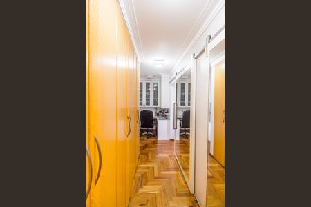 Apartamento à venda com 220m², 3 quartos e 3 vagasCloset da suíte 1