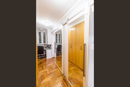 Apartamento à venda com 220m², 3 quartos e 3 vagasCloset da suíte 1