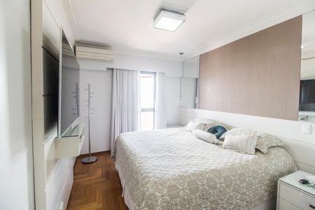 Apartamento à venda com 220m², 3 quartos e 3 vagasSuíte 1