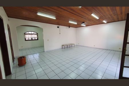 Casa para alugar com 315m², 4 quartos e 3 vagas Casa para alugar com 315m², 4 quartos e 3 vagasÁrea comum - Salão de festas