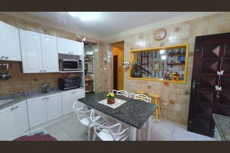 Casa para alugar com 315m², 4 quartos e 3 vagas Casa para alugar com 315m², 4 quartos e 3 vagasCozinha