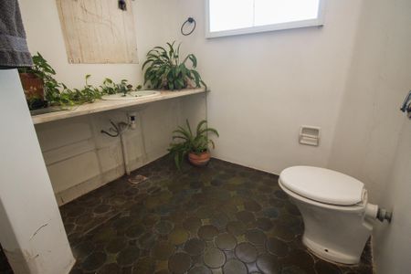 Apartamento à venda com 107m², 2 quartos e sem vaga Apartamento à venda com 107m², 2 quartos e sem vagaBanheiro