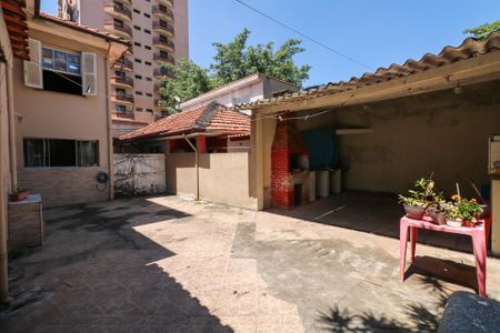 Casa à venda com 360m², 2 quartos e 8 vagasQuintal