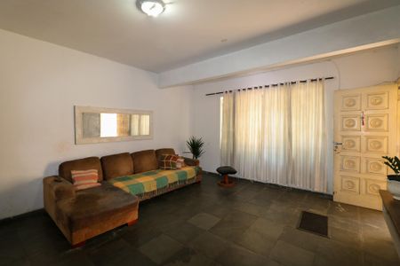 Casa à venda com 360m², 2 quartos e 8 vagasSala