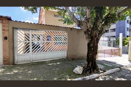 Casa à venda com 360m², 2 quartos e 8 vagasFachada
