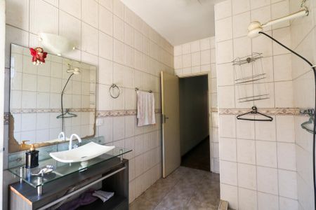 Casa à venda com 360m², 2 quartos e 8 vagasBanheiro