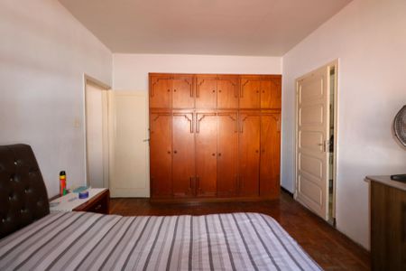 Casa à venda com 360m², 2 quartos e 8 vagasSuíte