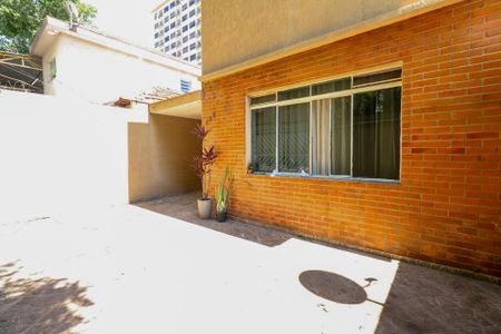 Casa à venda com 360m², 2 quartos e 8 vagasGaragem