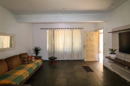 Casa à venda com 360m², 2 quartos e 8 vagasSala