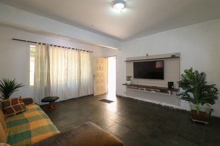 Casa à venda com 360m², 2 quartos e 8 vagasSala