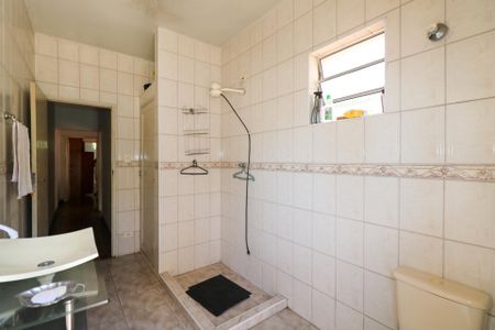 Casa à venda com 360m², 2 quartos e 8 vagasBanheiro