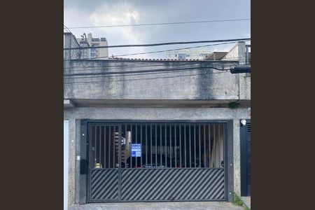 Casa à venda com 128m², 3 quartos e 2 vagas Casa à venda com 128m², 3 quartos e 2 vagasFachada