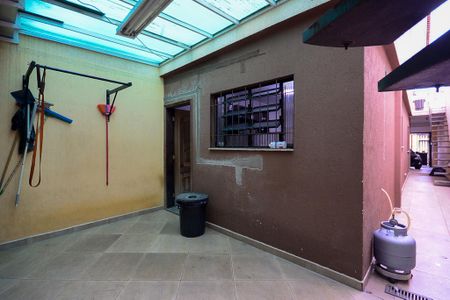 Casa à venda com 128m², 3 quartos e 2 vagas Casa à venda com 128m², 3 quartos e 2 vagasQuintal