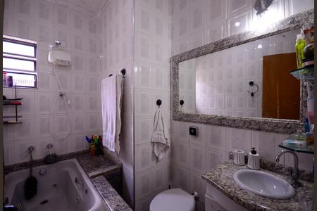 Casa à venda com 128m², 3 quartos e 2 vagas Casa à venda com 128m², 3 quartos e 2 vagasBanheiro do Quarto 1