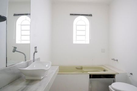 Casa à venda com 495m², 3 quartos e 5 vagasBanheiro