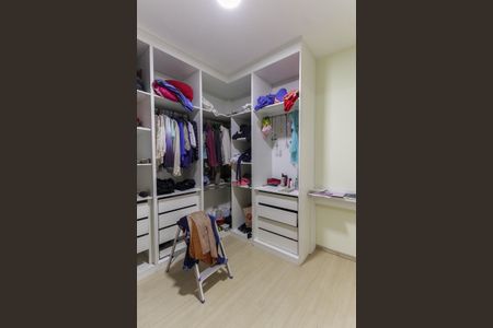 Casa à venda com 111m², 4 quartos e 1 vaga Casa à venda com 111m², 4 quartos e 1 vagaCloset da Suíte