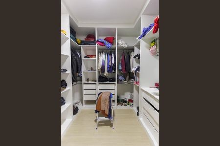 Casa à venda com 111m², 4 quartos e 1 vaga Casa à venda com 111m², 4 quartos e 1 vagaCloset da Suíte
