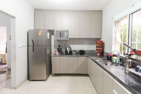 Casa à venda com 111m², 4 quartos e 1 vaga Casa à venda com 111m², 4 quartos e 1 vagaCozinha