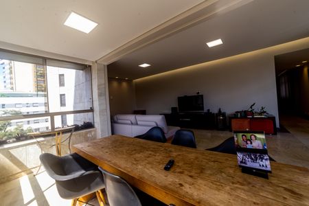 Apartamento à venda com 420m², 4 quartos e 4 vagas Apartamento à venda com 420m², 4 quartos e 4 vagasVaranda