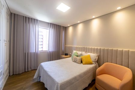 Apartamento à venda com 420m², 4 quartos e 4 vagas Apartamento à venda com 420m², 4 quartos e 4 vagasSuíte 2